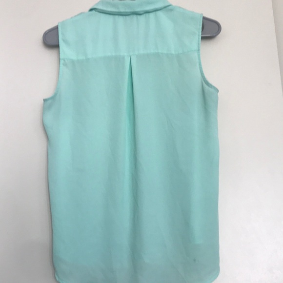 Beautiful Mint Blouse with Gold Pops - Picture 11 of 11